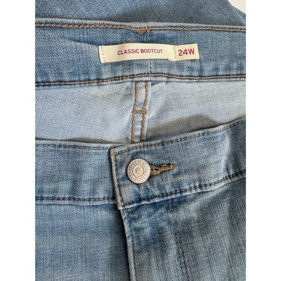 Levi's Women's Classic Boot Cut Jeans Blue Size 24W Denim Light Medium Wash - Picture 6 of 9